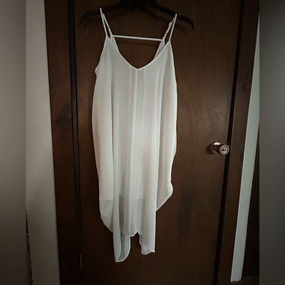 Beautiful, white flowing cocktail dress!